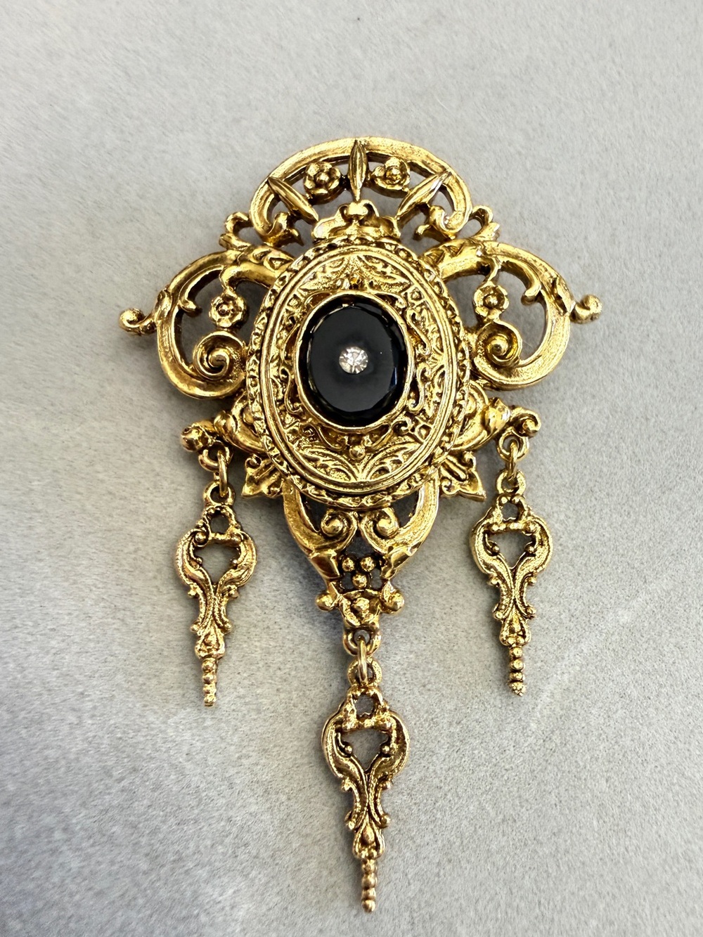 VINTAGE SIGNED ART Victorian Revival Dangle Brooch Pendant